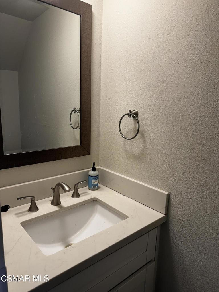 https://media.crmls.org/mediaz/0d6d4070-d1aa-42b5-b682-25dfd606b238.jpg?preset=X-Large