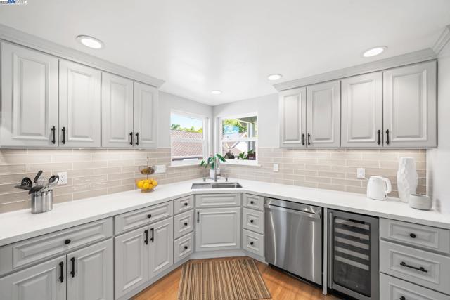 711 Glen Eagle Ct, Danville CA: https://media.crmls.org/mediaz/0d6d7155-9225-4c68-b1f0-0782d0df9314.jpg