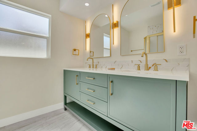 18800 Cohasset Street, Reseda CA: https://media.crmls.org/mediaz/0d6e0473-eebe-40bb-9496-7e445a735260.jpg