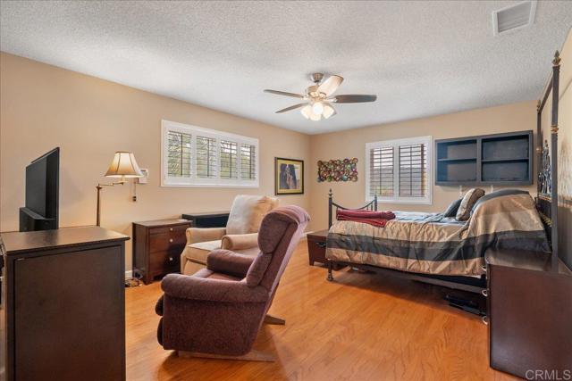 Detail Gallery Image 12 of 23 For 1943 Belmore Ct, El Cajon,  CA 92020 - 5 Beds | 2/1 Baths