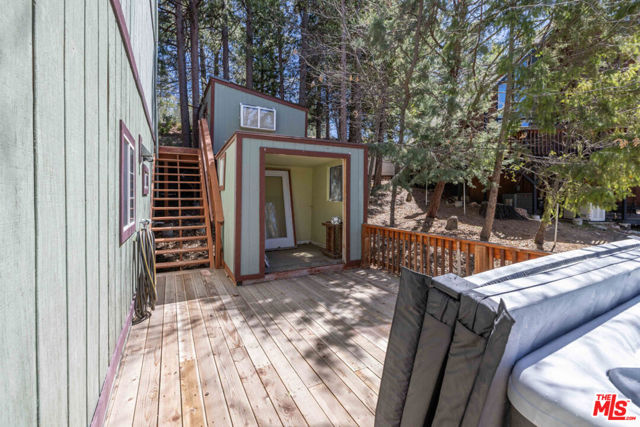 817 Grass Valley Road, Lake Arrowhead CA: https://media.crmls.org/mediaz/0d6e37a8-503a-46cc-adc9-4d33bb7872a4.jpg
