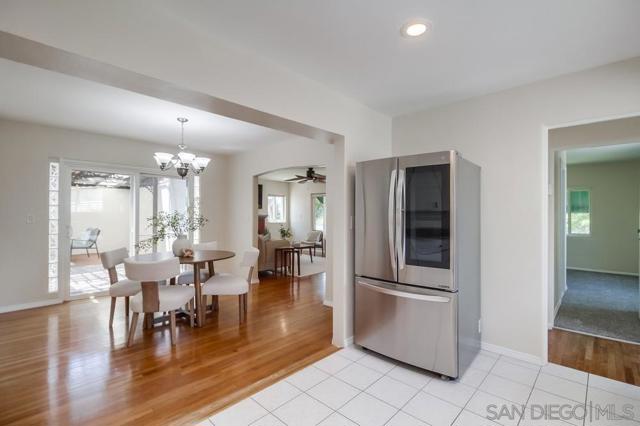 309 11 E Ave, Coronado CA: https://media.crmls.org/mediaz/0d6ebfae-de11-496f-981e-427d8b8ea72d.jpg