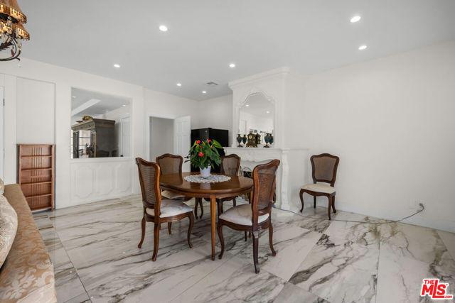 941 Yale Street, Santa Monica CA: https://media.crmls.org/mediaz/0d6ee88a-cc3c-4c8b-9569-09e208d19f02.jpg