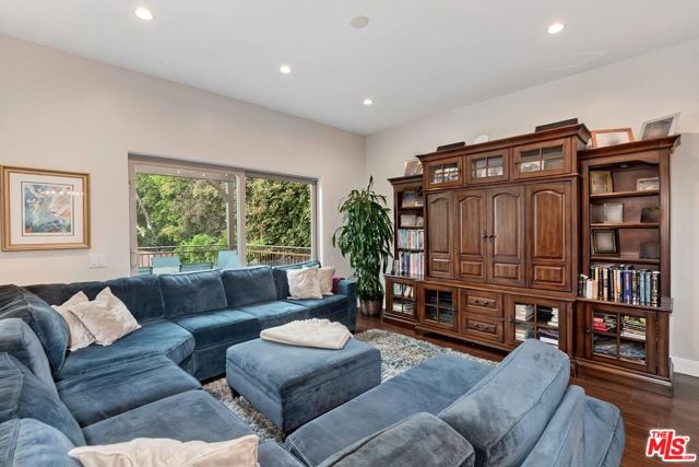 1524 Reeves Street, Los Angeles CA: https://media.crmls.org/mediaz/0d6f1843-e208-43b8-9ed3-1a275987dfaf.jpg