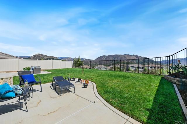 4634 Silent Knoll Drive, Fallbrook CA: https://media.crmls.org/mediaz/0d6f51d9-4b3b-42df-9955-9232a9e7f58c.jpg