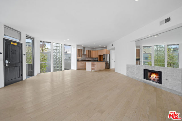 20 28TH Avenue, Venice CA: https://media.crmls.org/mediaz/0d6f87fc-c82b-4409-8aff-f98bc1c56bf6.jpg