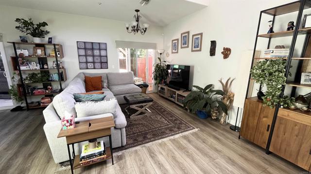 Detail Gallery Image 26 of 52 For 9300 Burnet Ave #111,  North Hills,  CA 91343 - 3 Beds | 2/1 Baths