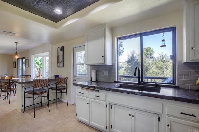 Detail Gallery Image 15 of 60 For 28242 Glenmeade Way, Escondido,  CA 92026 - 4 Beds | 3/1 Baths