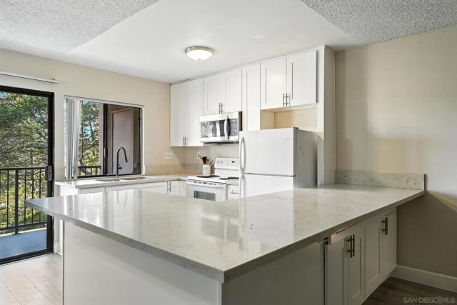 7838 Cowles Mountain Court, San Diego CA: https://media.crmls.org/mediaz/0d6ff263-01dd-4765-b82a-ffcffeb2001c.jpg