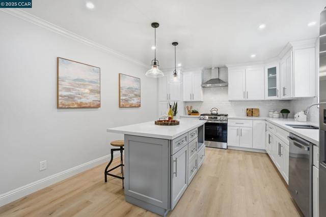 289 Sierra Dr, Walnut Creek CA: https://media.crmls.org/mediaz/0d70055c-2da2-42c4-a9fb-2800595e777e.jpg