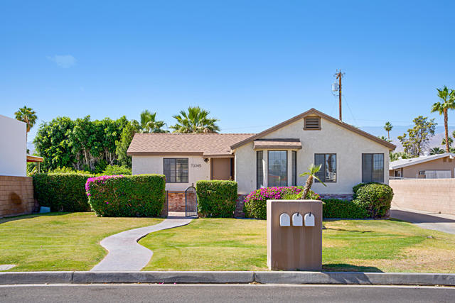 73345 Royal Palm Drive, Palm Desert CA: https://media.crmls.org/mediaz/0d70381b-2aa2-4b86-89b4-b9943fc97b24.jpg