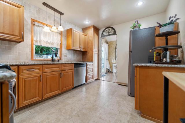 2280 Zoria Circle, San Jose CA: https://media.crmls.org/mediaz/0d70526a-3b15-4854-b220-a989e138f1ca.jpg