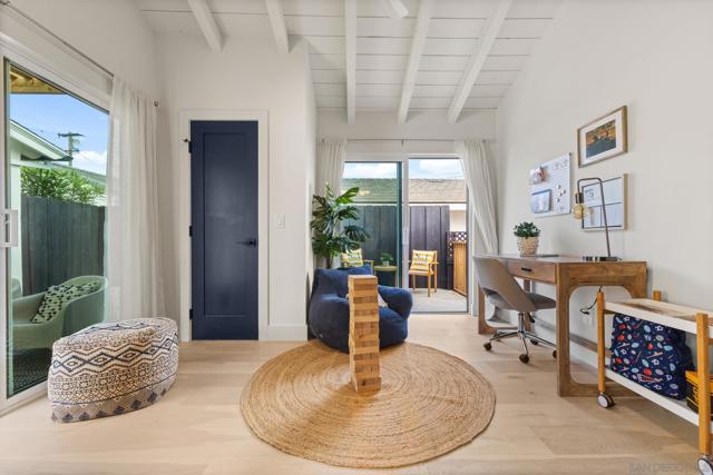 5632 Ladybird Lane, La Jolla CA: https://media.crmls.org/mediaz/0d711d15-151d-4463-847c-d7c6591e5740.jpg