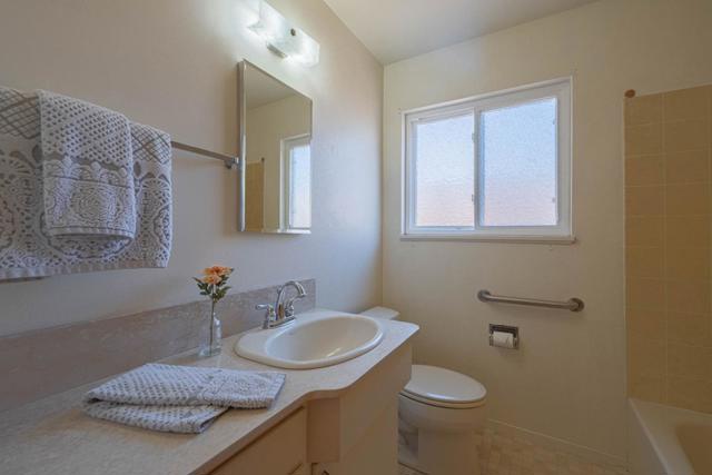 170 Del Mar Drive, Salinas CA: https://media.crmls.org/mediaz/0d719956-c649-4807-84c7-a9906446ddcf.jpg