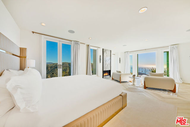 10502 Yellow Hill Road, Malibu CA: https://media.crmls.org/mediaz/0d71b667-19b8-4312-998a-838916a1cda8.jpg