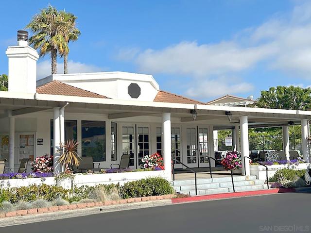 2010 W San Marcos Blvd, San Marcos CA: https://media.crmls.org/mediaz/0d71e32c-9962-4fed-8d0d-d6c7072bd7e2.jpg