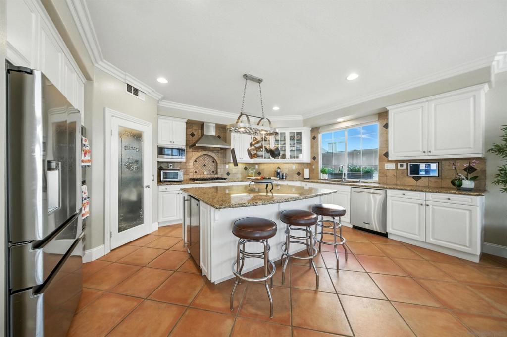 MLS #250031505SD img 17