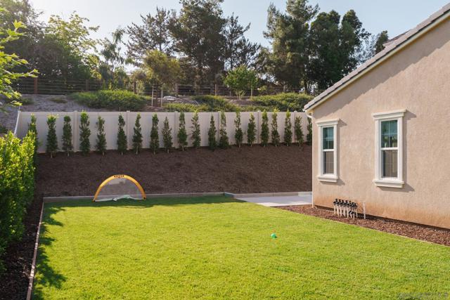 17582 Boca Raton Ln, Poway CA: https://media.crmls.org/mediaz/0d720fb4-54d1-43c1-91e3-767178e6519a.jpg