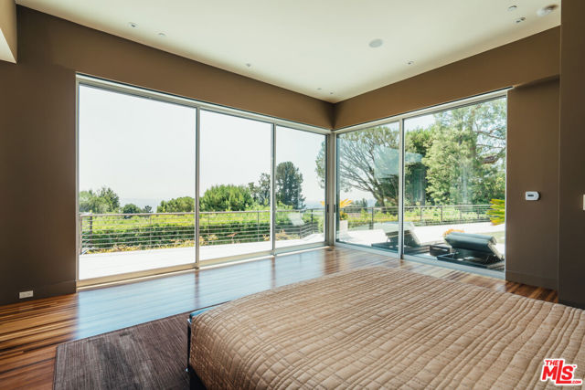 1470 CARLA, Beverly Hills CA: https://media.crmls.org/mediaz/0d723833-af4f-4044-8f0a-fb672524389f.jpg