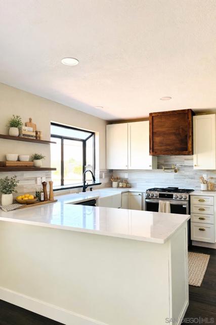 Image 6 of 55 For 672 Chateau Place