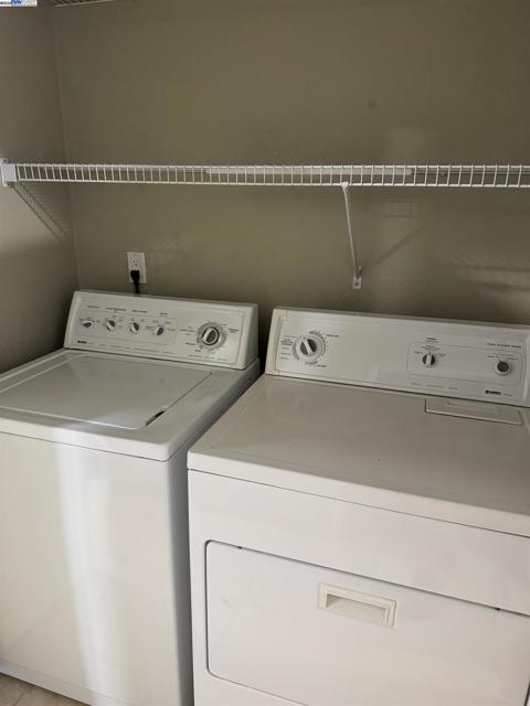 7765 Canyon Meadow Cir, Pleasanton CA: https://media.crmls.org/mediaz/0d73a381-3c0c-496a-bad3-3bfe215ad3af.jpg