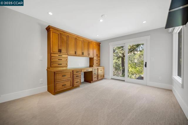 691 Old Jonas Hill Rd, Lafayette CA: https://media.crmls.org/mediaz/0d73ea43-30ca-4e12-bf21-9dafb896e4da.jpg