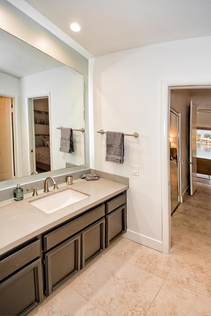 125 Lakeshore Drive, Rancho Mirage CA: https://media.crmls.org/mediaz/0d746efd-df65-4246-b6b4-89261c78dd36.jpg