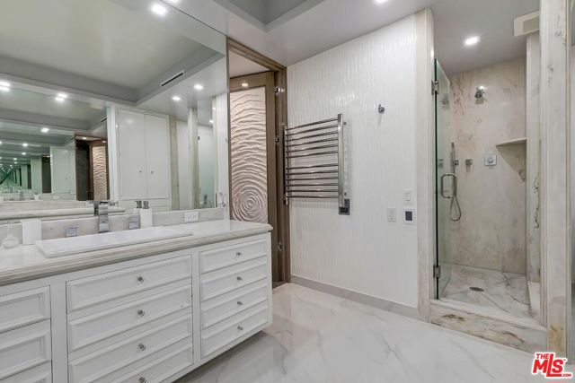 211 S Spalding Drive, Beverly Hills CA: https://media.crmls.org/mediaz/0d749fe6-07fc-4e8f-9c24-b5a4cb554db2.jpg