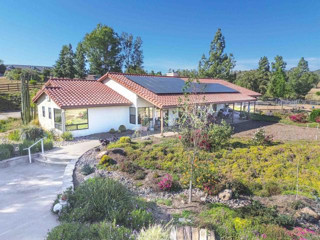 20119 Para Siempre Vista, Ramona CA: https://media.crmls.org/mediaz/0d74ace0-059a-4077-9676-04c4a126a843.jpg