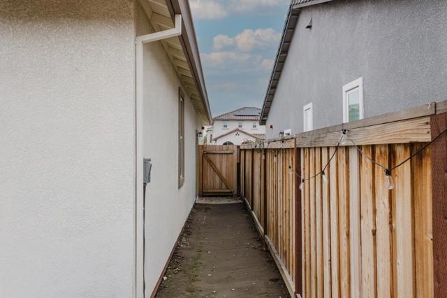 554 Pleasant Drive, Lathrop CA: https://media.crmls.org/mediaz/0d7513d9-a741-4520-8c9d-8496a4ddf264.jpg