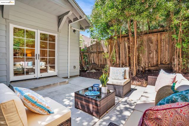 580 Chetwood St., Oakland CA: https://media.crmls.org/mediaz/0d75809d-c41c-49a2-9afa-9dee559f7944.jpg