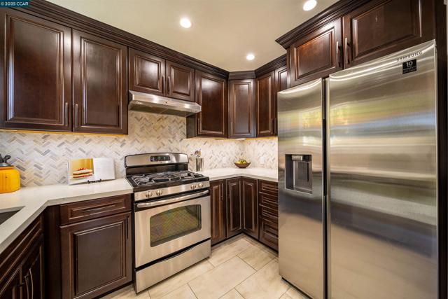 2421 Lincoln Ave, Richmond CA: https://media.crmls.org/mediaz/0d75d6d3-41af-452c-b2be-031318f1a3ef.jpg