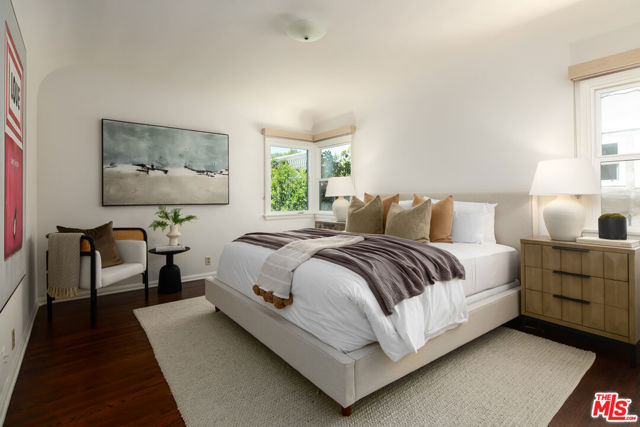 3987 Roxton Avenue, Los Angeles CA: https://media.crmls.org/mediaz/0d76457a-7c00-4b2b-9d39-152b7095e648.jpg