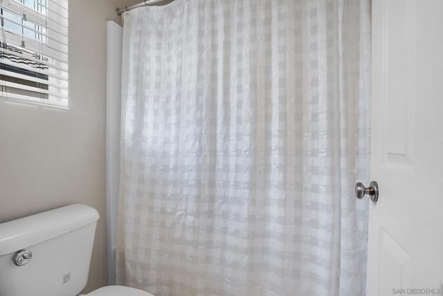 1670 Grasshopper Ln, Chula Vista CA: https://media.crmls.org/mediaz/0d767917-20b9-4f69-aa55-8a930d67c10c.jpg