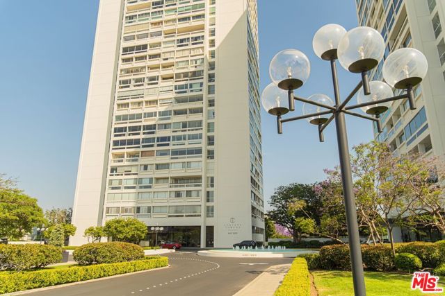 2220 Avenue Of The Stars, Los Angeles CA: https://media.crmls.org/mediaz/0d76ed52-bd61-4af9-a8c3-ada0b722bb8c.jpg