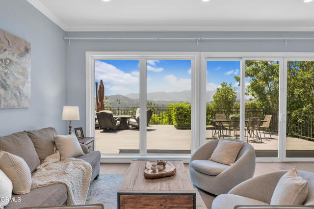 320 Starlane Drive, La Canada Flintridge CA: https://media.crmls.org/mediaz/0d776829-3467-4cd7-9b58-e8c93abfb3a3.jpg