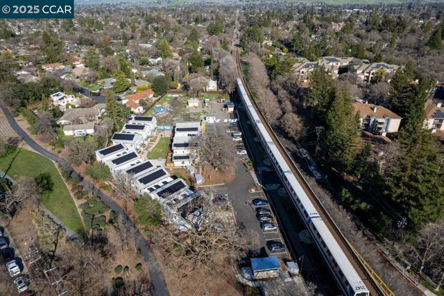 100 Esperanza Place, Walnut Creek CA: https://media.crmls.org/mediaz/0d77f6c1-f1f2-4fe7-a727-aac2b9c41524.jpg