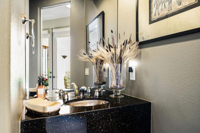 50240 Via Amante, La Quinta CA: https://media.crmls.org/mediaz/0d783974-cc2e-4c72-9ee0-1dc5df2cca6d.jpg