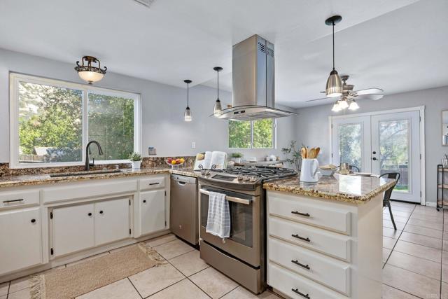 25119 Como Esta Court, Ramona CA: https://media.crmls.org/mediaz/0d78ac21-6491-4224-b2d3-ff117a25a4d4.jpg