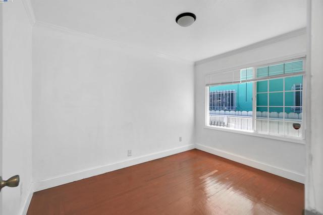 6133 Seminary Ave, Oakland CA: https://media.crmls.org/mediaz/0d79412c-96cb-42ed-a254-0a4f5718063f.jpg