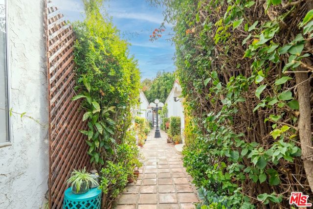 1507 14th Street, Santa Monica CA: https://media.crmls.org/mediaz/0d7ad4fd-9d25-42fc-a903-9cc2af04319a.jpg