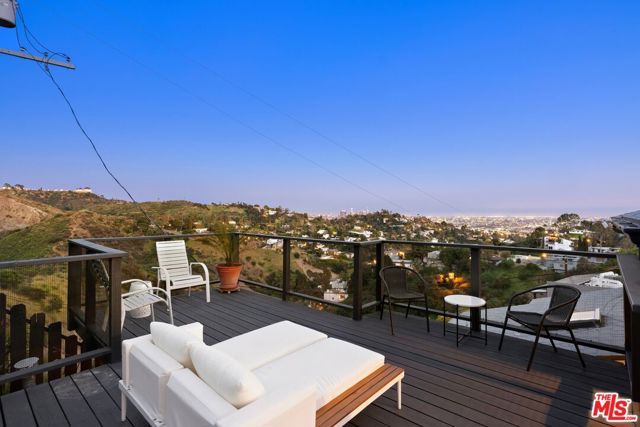 2860 Hollyridge Drive, Los Angeles CA: https://media.crmls.org/mediaz/0d7ae6d5-54e6-454b-b225-8472244c1815.jpg