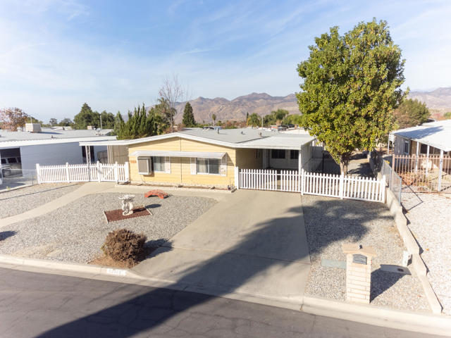 43378 Nola Street, Hemet CA: https://media.crmls.org/mediaz/0d7b0003-a3d6-4a75-91e4-ba943423318f.jpg