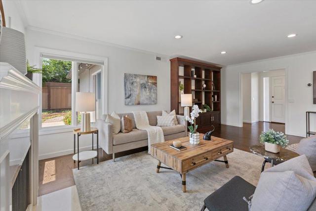 539 Los Ninos Way, Los Altos CA: https://media.crmls.org/mediaz/0d7b18d9-0885-4e90-b5d0-7438b8bcce1a.jpg