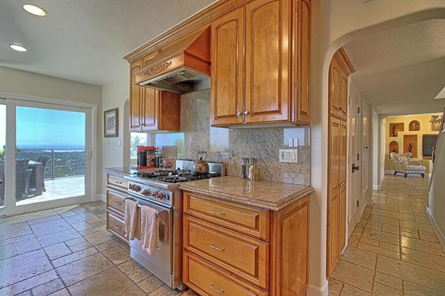 5350 Edgehill Circle, Ventura CA: https://media.crmls.org/mediaz/0d7b227e-6447-43c6-8ef6-f018fd632bf1.jpg