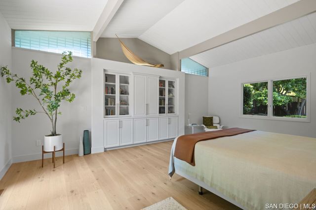 5931 Citadel CIR, La Jolla CA: https://media.crmls.org/mediaz/0d7bc8e5-756d-4d40-a958-5444586508f1.jpg