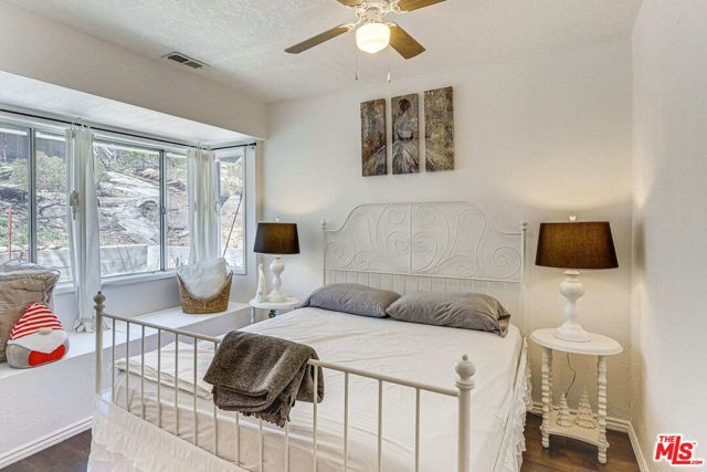 2337 Lookout Drive,  CA: https://media.crmls.org/mediaz/0d7bcc99-990e-4ffc-a5c1-8b4e5daf976b.jpg