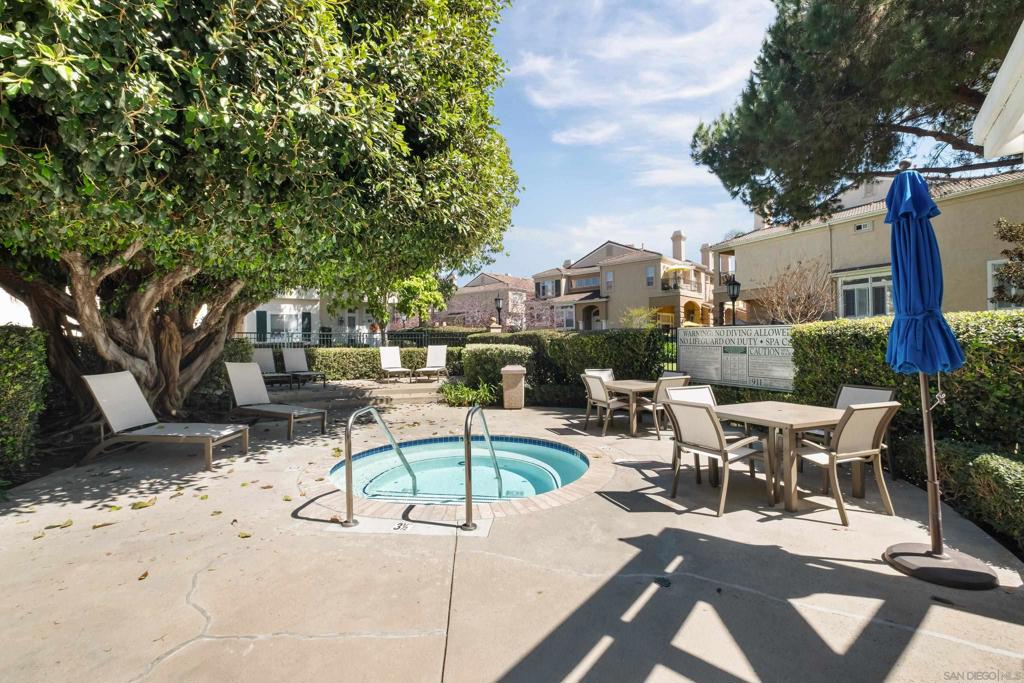7275 Calabria Court - photo 5