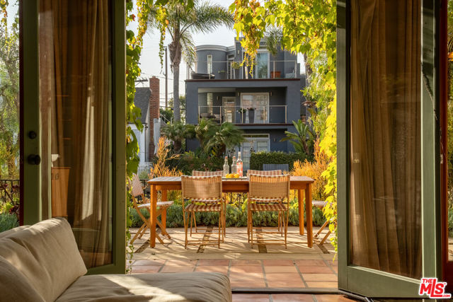 416 Carroll Canal, Venice CA: https://media.crmls.org/mediaz/0d7c8478-9408-41f9-a3e8-65dfc5938e96.jpg