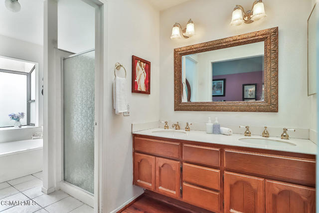 3616 Pebble Place, Newbury Park CA: https://media.crmls.org/mediaz/0d7cb7ea-3f3f-4b21-8555-c6c5efd3bcb5.jpg